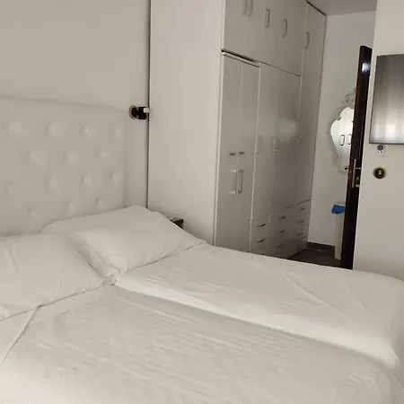 Habitaciones Individuales En Apartamento Madrid Exterior photo