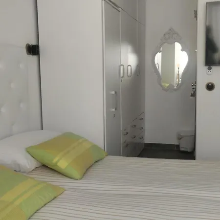 Habitaciones Individuales En Apartamento Madrid Extérieur photo