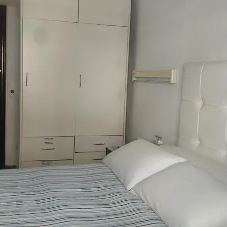Habitaciones Individuales En Apartamento Madrid Extérieur photo